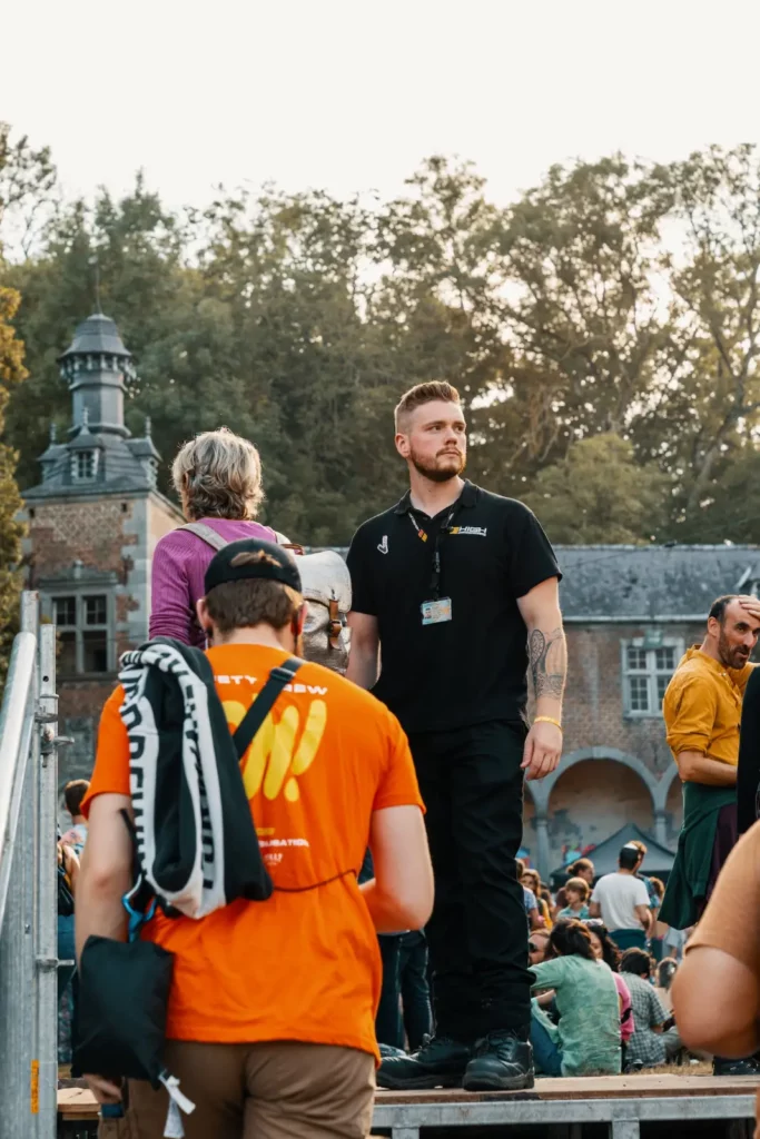 Bewakingsagenten Event 9-min Beveiligingsagenten van High Security op een evenement