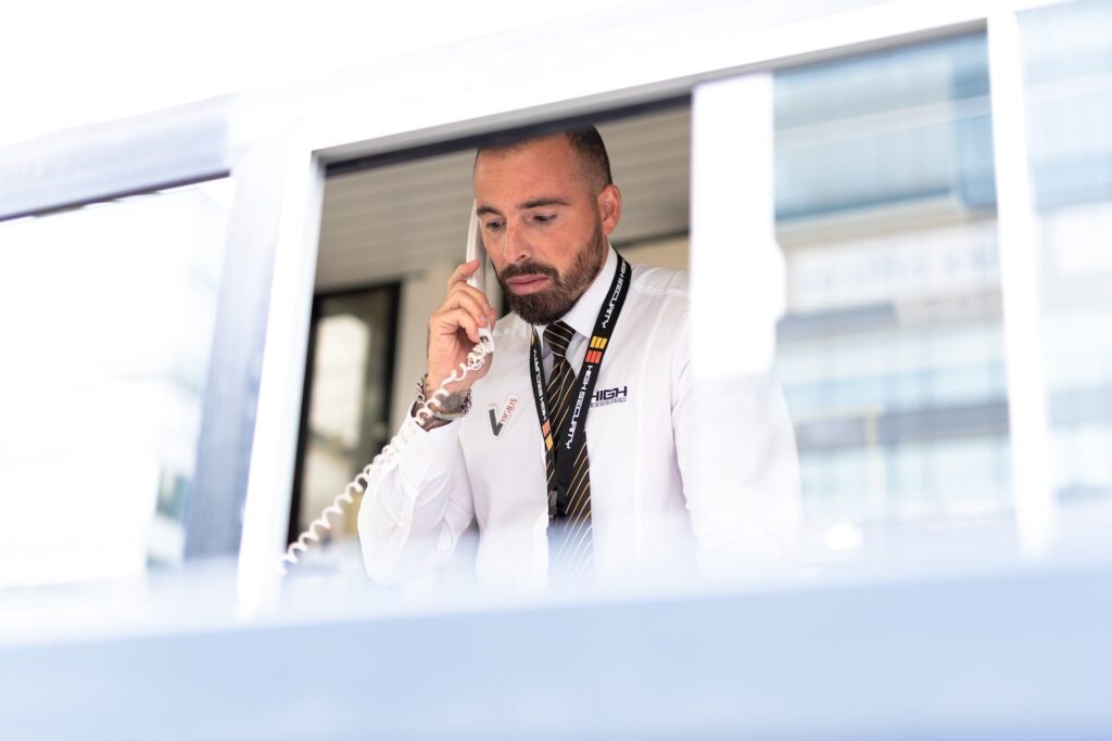 Agent de garde acceil r‚ception 7-min