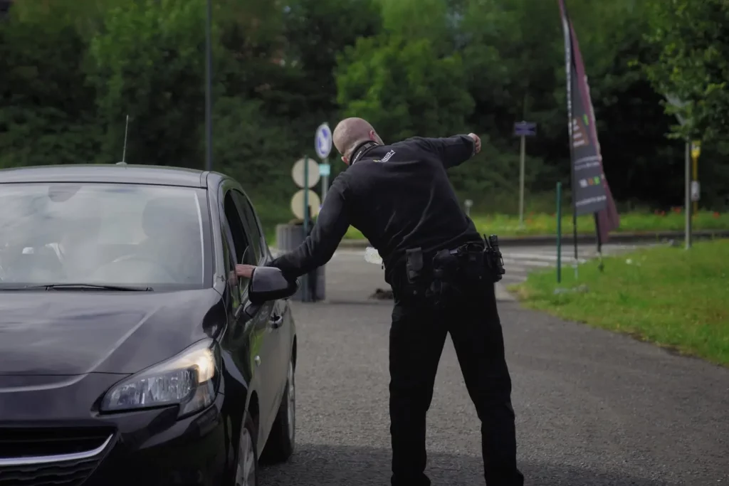 Agent de garde dipolmatique 1-min Agent de gardiennage High Security sur un site diplomatique