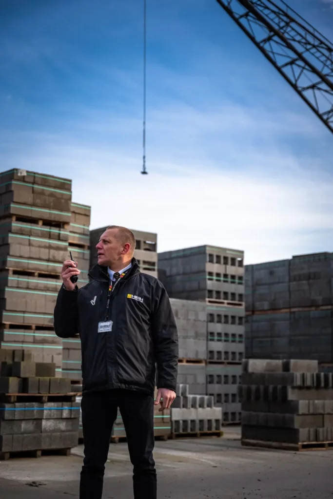 Agent de garde industriel 6-min Agent de gardiennage High Security sur un site industriel